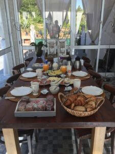 ontbijt bij bed and breakfast Casa Traca