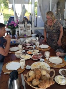 ontbijt bij bed and breakfast Casa Traca