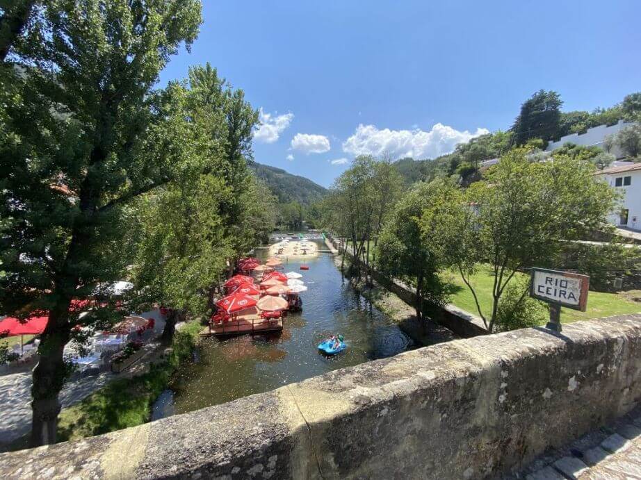 Praia fluvial Gois overzicht Ceira Praia Fluvial Góis met rio Ceira